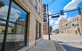 Luxurious 1 Bed 1 Bath Stay At The Historic Inman